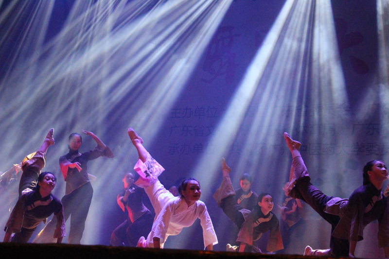 群舞《自梳女》-800