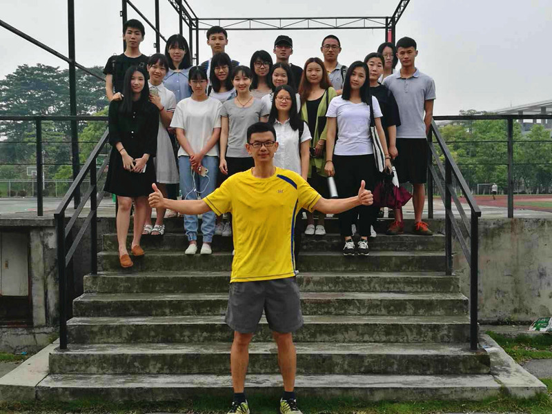 阎江博士与学生在一起 (1)_副本