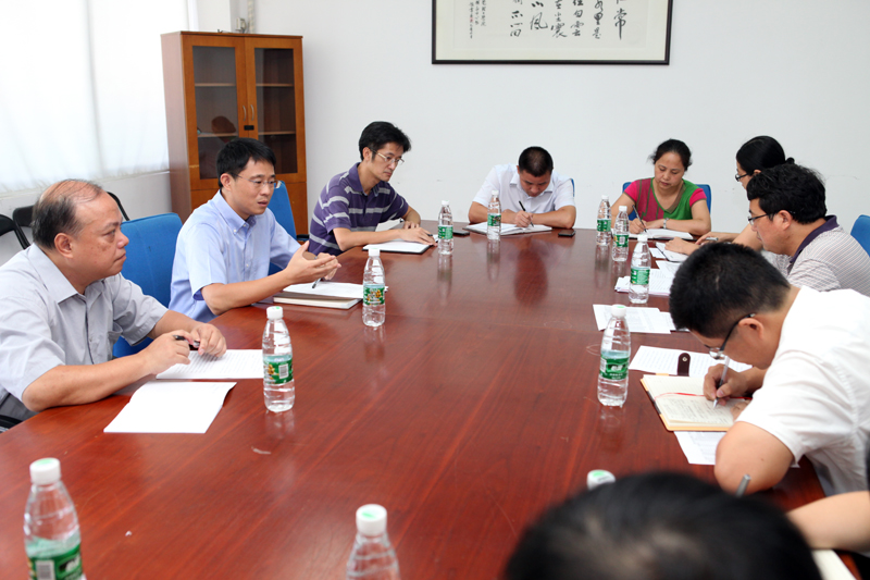 成洪波书记在学生处调研