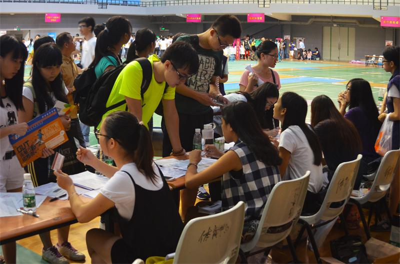 松山湖校区新生报到