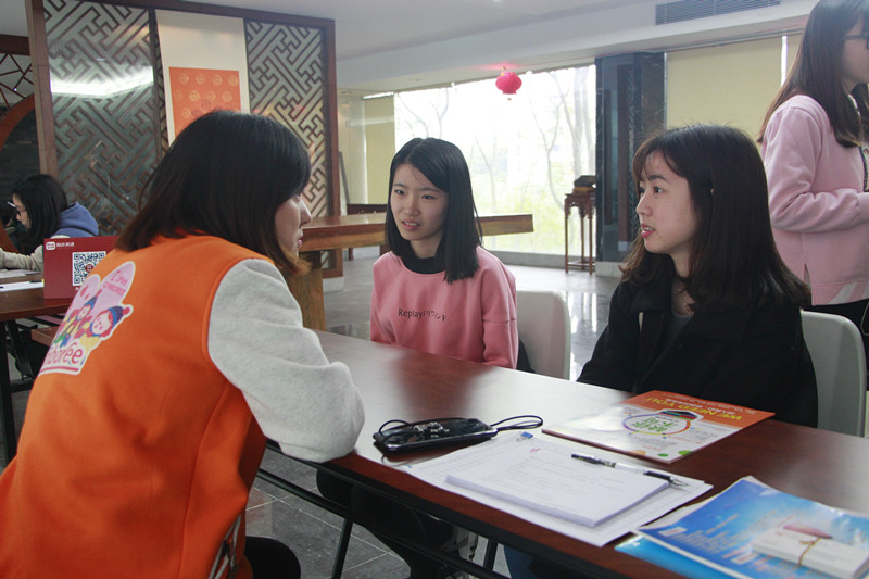 学生淡定自如应答_副本