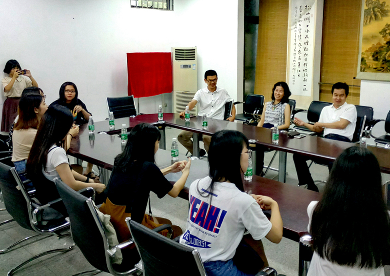 虎门外国语学校领导与文学与传媒学院虎外毕业生交流